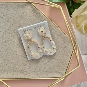 NWT Kendra Scott Deliah Gold Statement Earrings in Iridescent White Mix